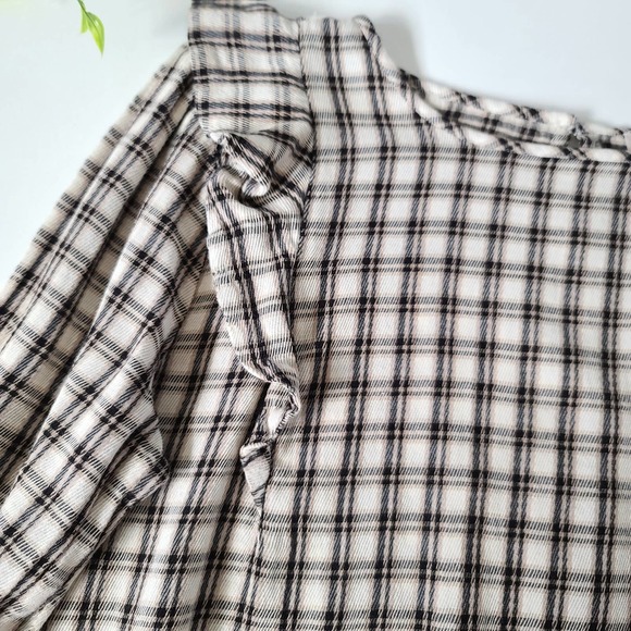LOFT Plaid Ruffle Long Sleeve Crew Neck Blouse Medium Petite - Picture 9 of 9